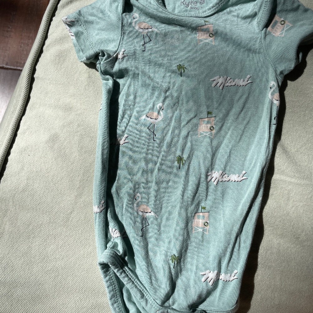 Kyte baby undershirt onsie